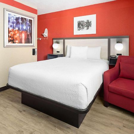 Ramada By Wyndham Parsippany Hotel Екстериор снимка
