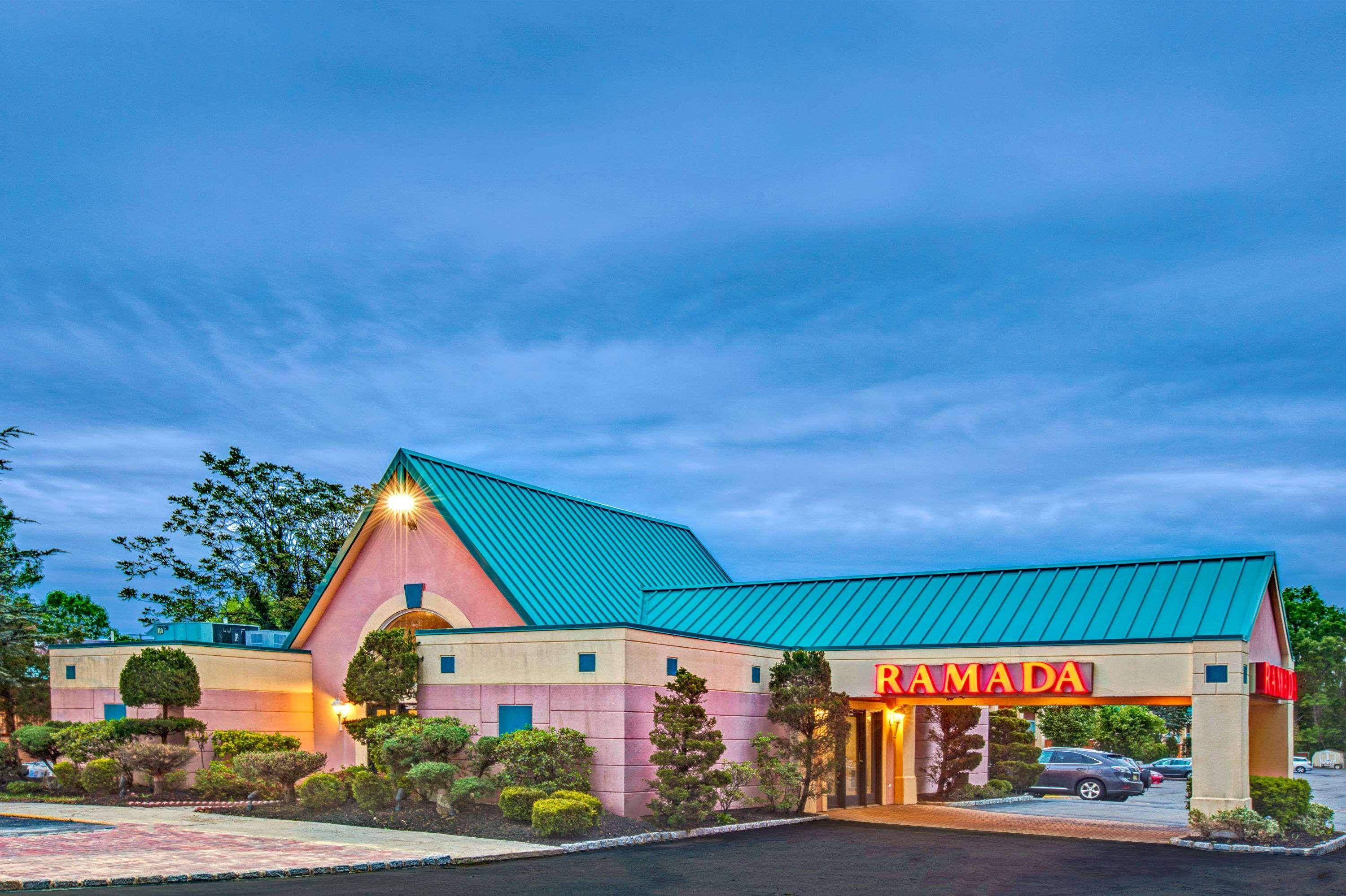 Ramada By Wyndham Parsippany Hotel Екстериор снимка
