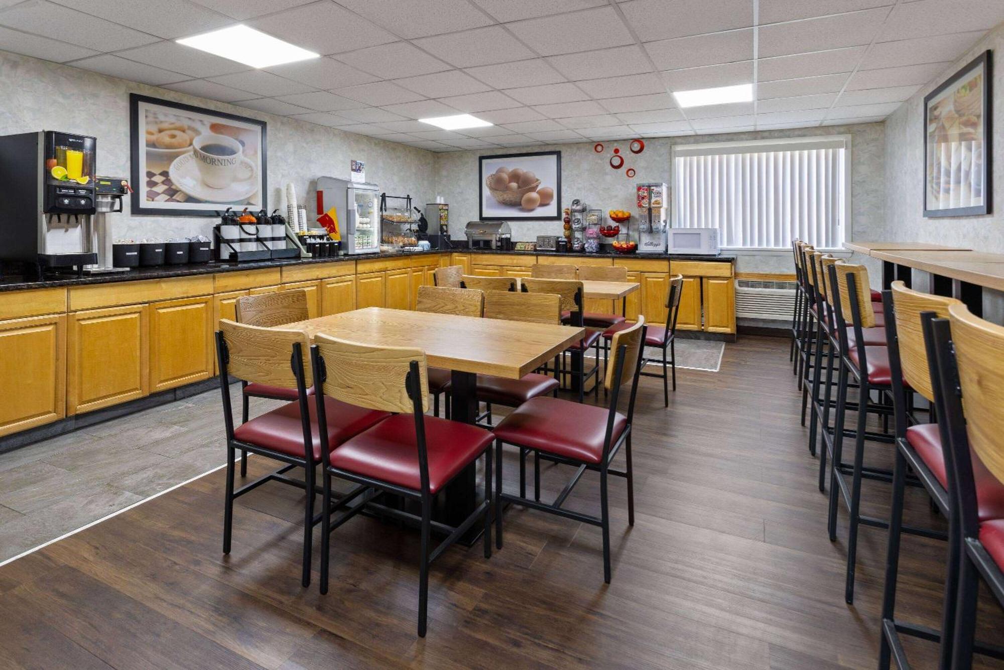 Ramada By Wyndham Parsippany Hotel Екстериор снимка