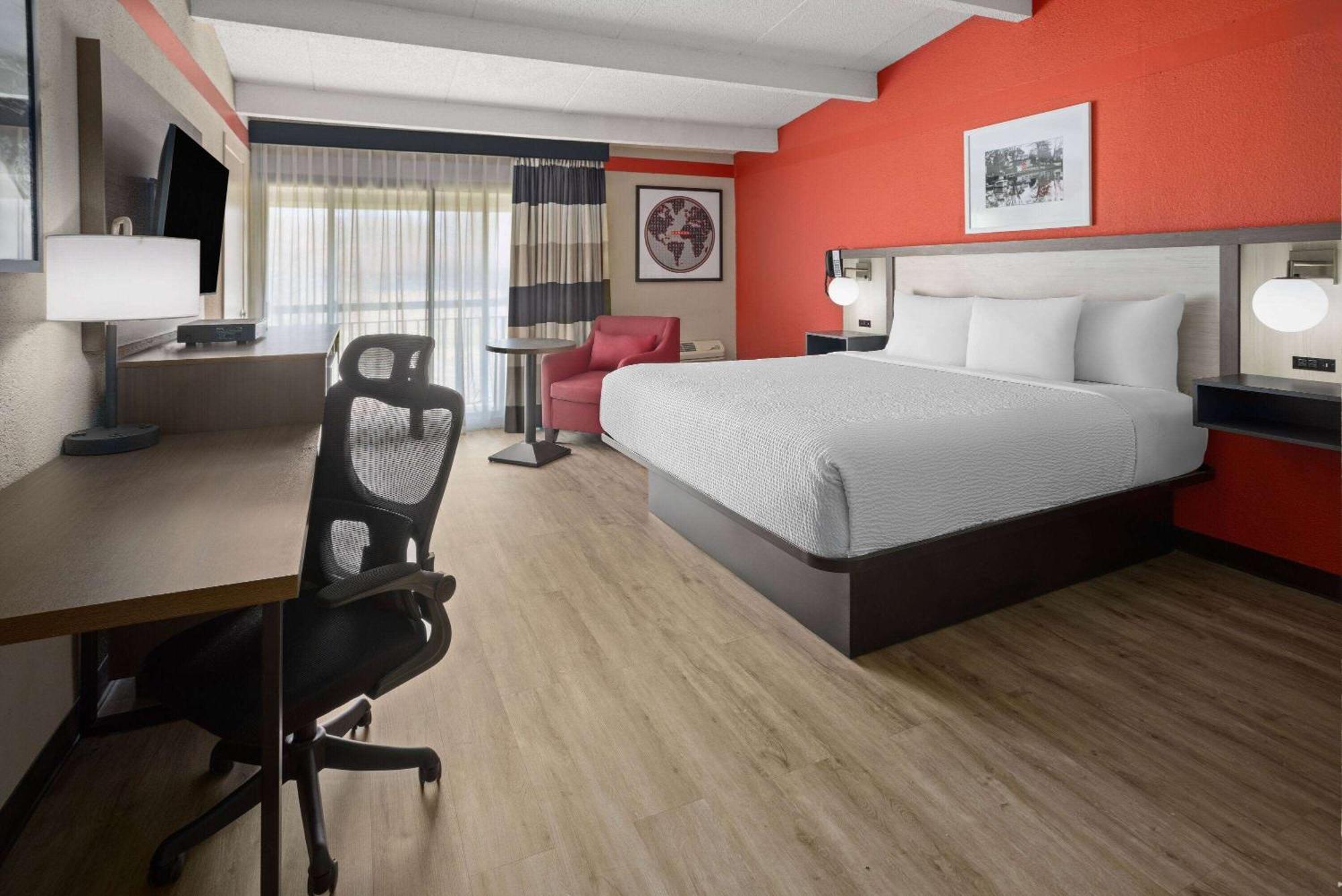 Ramada By Wyndham Parsippany Hotel Екстериор снимка