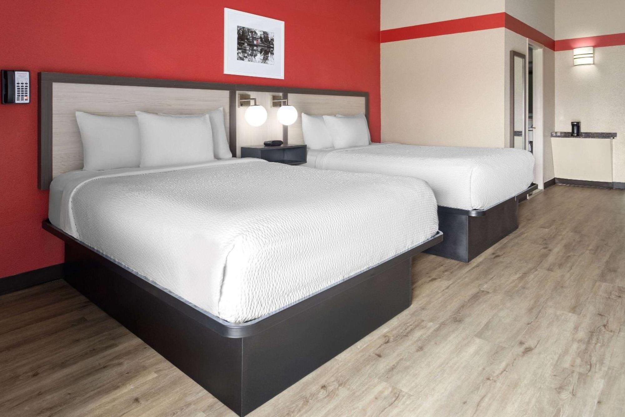 Ramada By Wyndham Parsippany Hotel Екстериор снимка