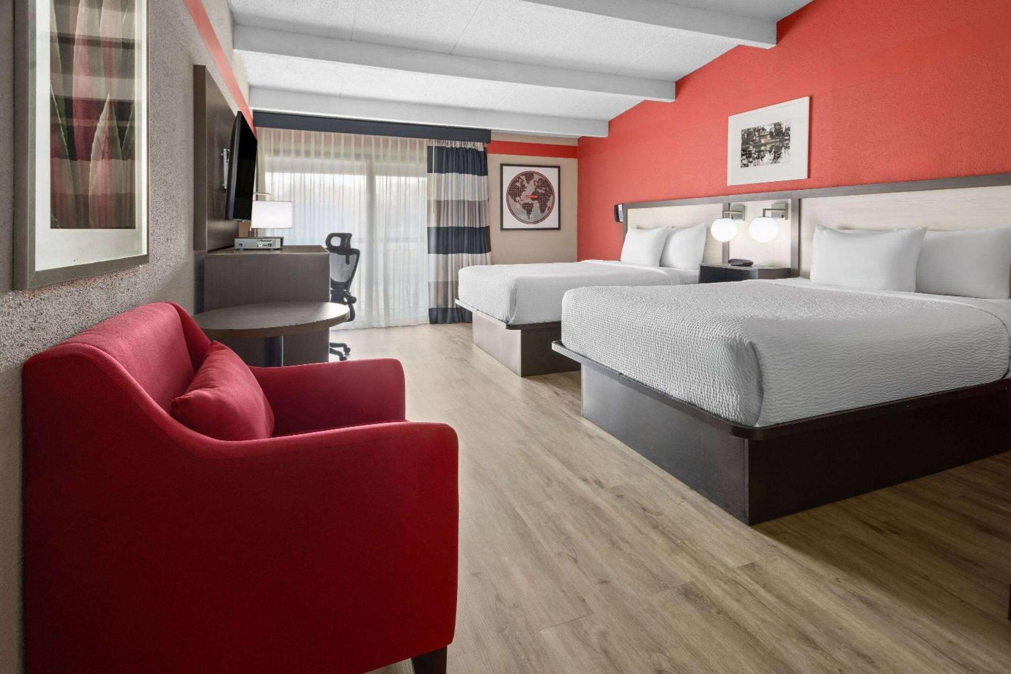 Ramada By Wyndham Parsippany Hotel Екстериор снимка