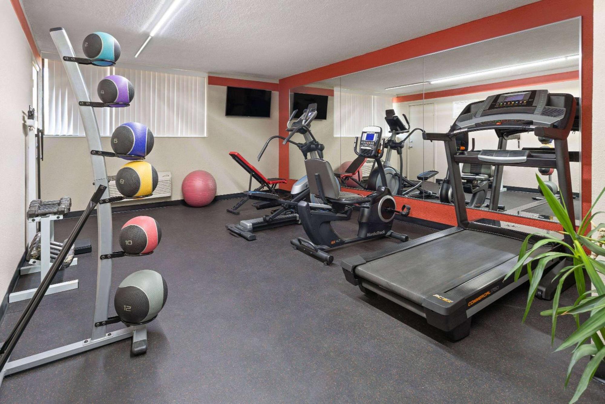 Ramada By Wyndham Parsippany Hotel Екстериор снимка