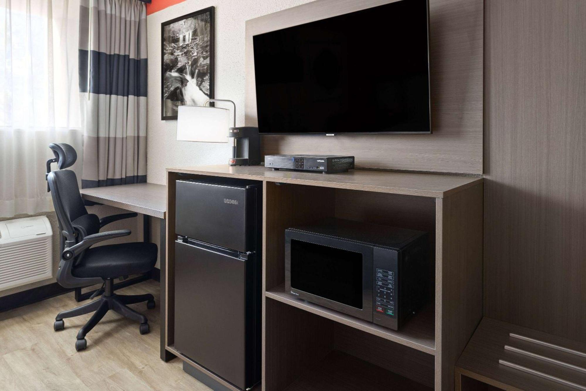 Ramada By Wyndham Parsippany Hotel Екстериор снимка