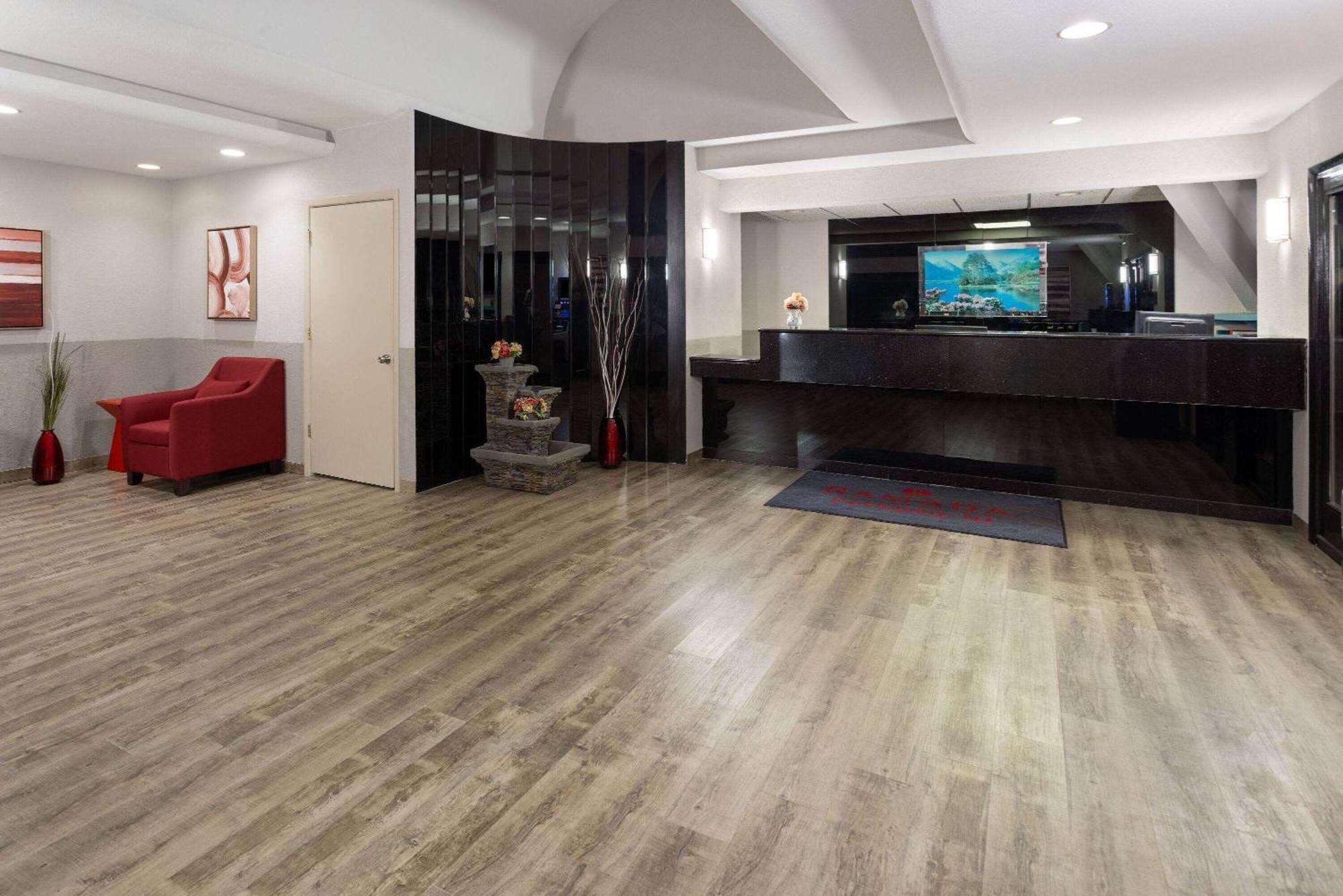 Ramada By Wyndham Parsippany Hotel Екстериор снимка