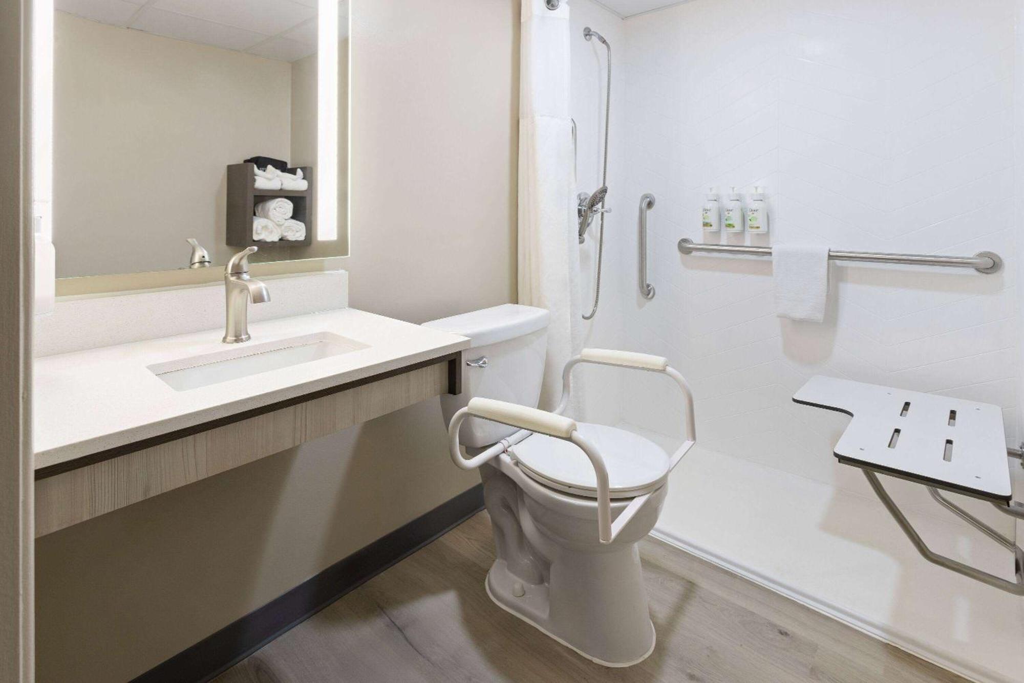 Ramada By Wyndham Parsippany Hotel Екстериор снимка