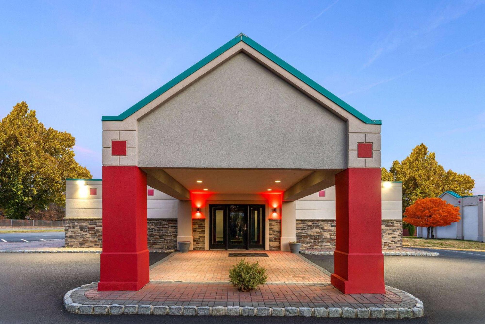 Ramada By Wyndham Parsippany Hotel Екстериор снимка