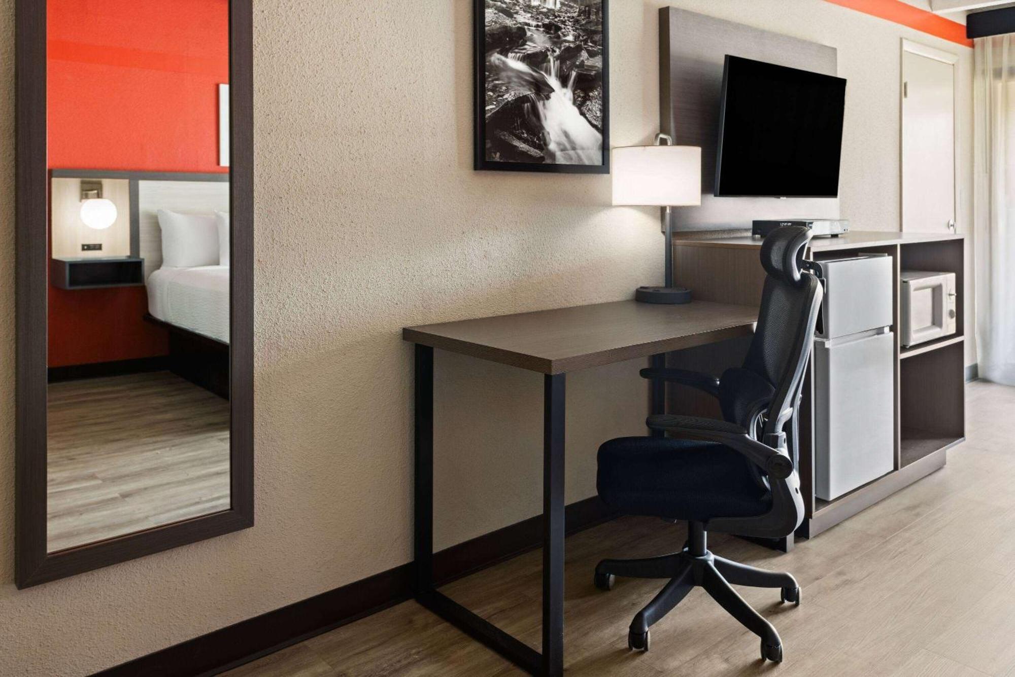 Ramada By Wyndham Parsippany Hotel Екстериор снимка